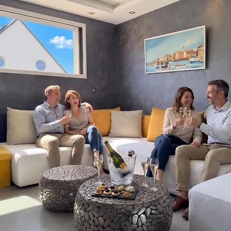 14 Piscine Chauffee, Jacuzzi Prive Climatise *
